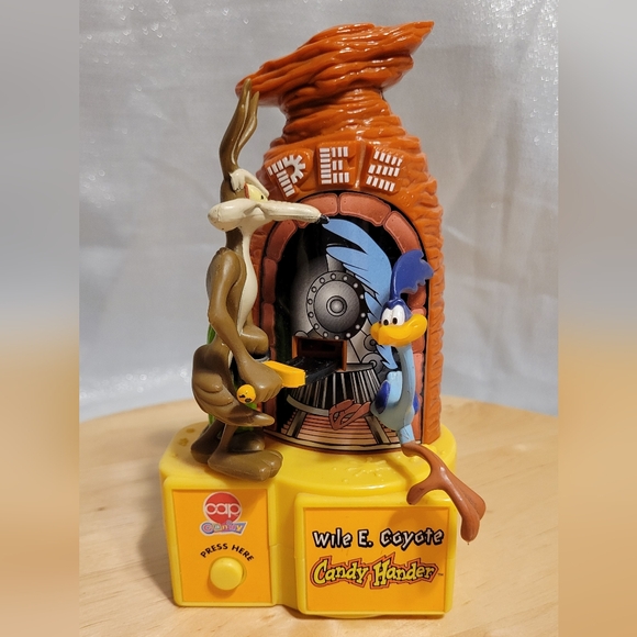Pez 1998 Looney Tunes Wile E. Coyote and Road Runner Candy Hander - Picture 1 of 12